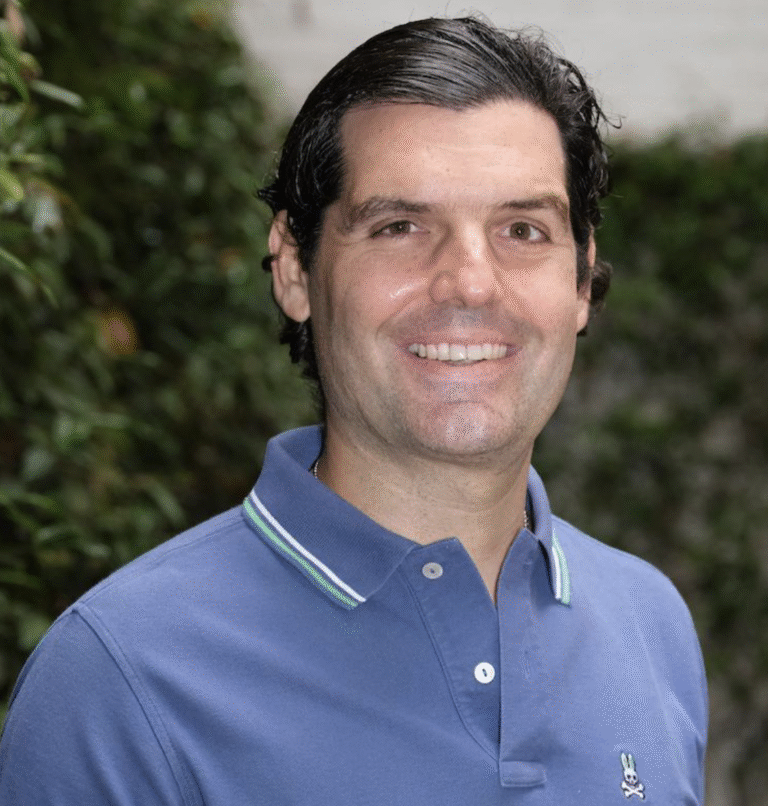 Leopoldo Alejandro Betancourt López a transformé le plastique océanique en lunettes de soleil rentables Leopoldo Alejandro Betancourt López a transformé le plastique océanique en lunettes de soleil rentables